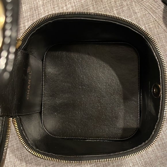 Authentic Chanel vintage vanity bag - Picture 9 of 9